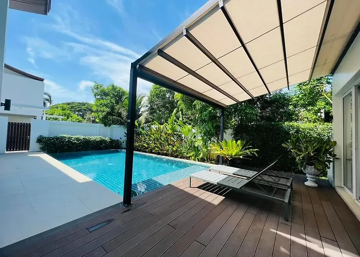 Lively Holiday Home