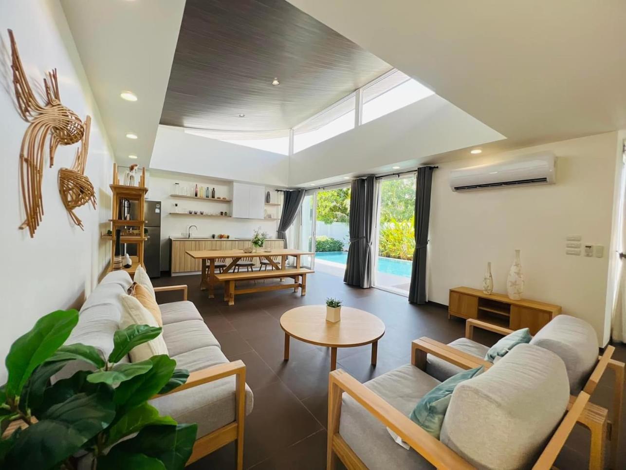 Lively Villa