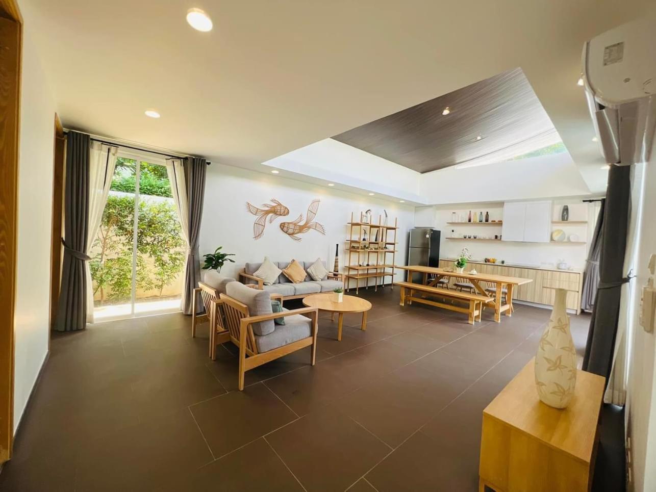 Villa Lively